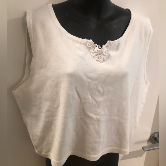 10/$20 RETRO CROP TOP 3X - Picture 5 of 8